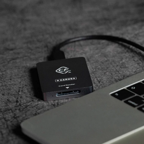 Caruba CFexpress A típusú memóriakártya olvasó USB 3.1 és USB-C csatlakozással (CR-CFE2)